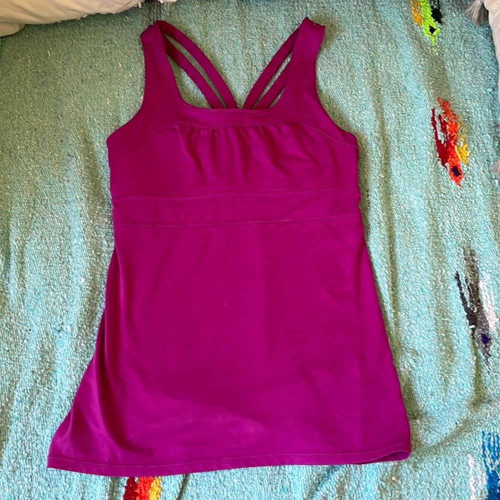 Gaiam yoga top built in bra size small fuchsia